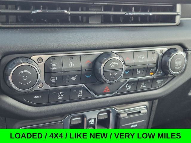2026 Jeep Wrangler Sahara w/Leather & Sunroof