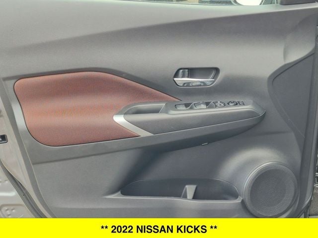 2022 Nissan Kicks SR