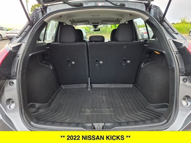 2022 Nissan Kicks SR