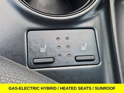 2018 Toyota Camry Hybrid SE w/Bluetooth & Backup Camera