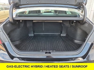 2018 Toyota Camry Hybrid SE w/Bluetooth & Backup Camera