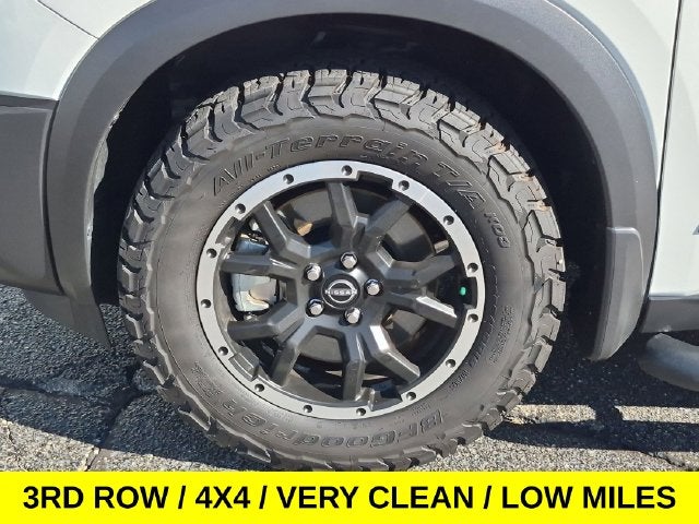 2025 Nissan Pathfinder Rock Creek 4X4 Loaded w/Low Miles