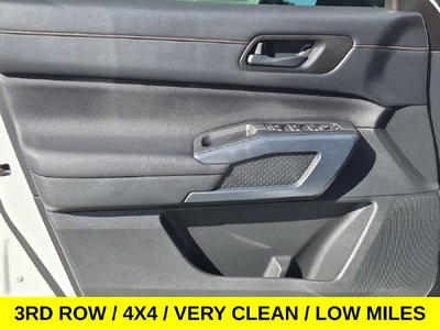 2025 Nissan Pathfinder Rock Creek 4X4 Loaded w/Low Miles