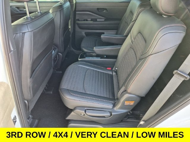 2025 Nissan Pathfinder Rock Creek 4X4 Loaded w/Low Miles