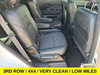 2025 Nissan Pathfinder Rock Creek 4X4 Loaded w/Low Miles