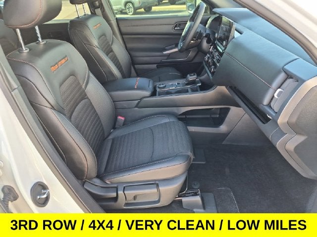 2025 Nissan Pathfinder Rock Creek 4X4 Loaded w/Low Miles