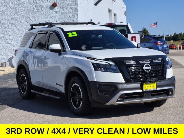 2025 Nissan Pathfinder Rock Creek 4X4 Loaded w/Low Miles