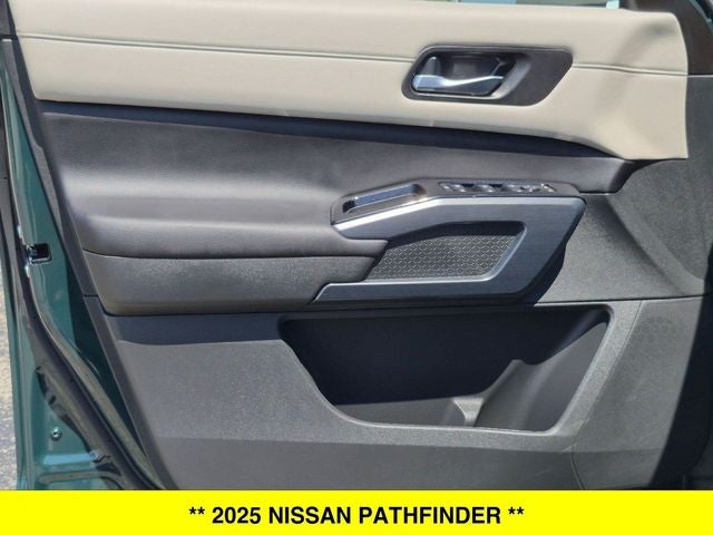 2025 Nissan Pathfinder SL 4WD