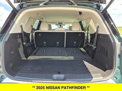 2025 Nissan Pathfinder SL 4WD