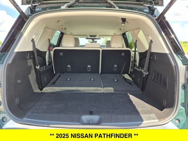 2025 Nissan Pathfinder SL 4WD