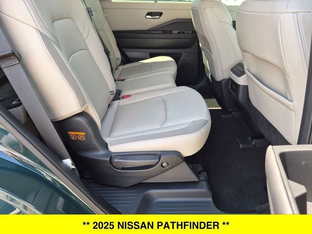 2025 Nissan Pathfinder SL 4WD