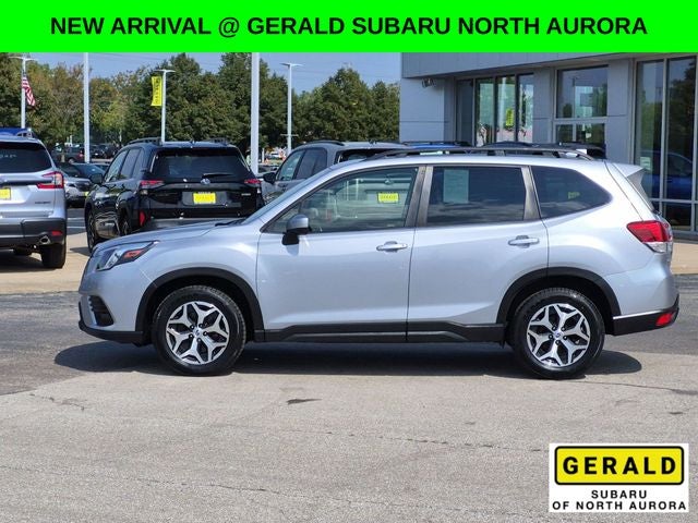 2023 Subaru Forester Premium AWD w/Moonroof & Heated Seats