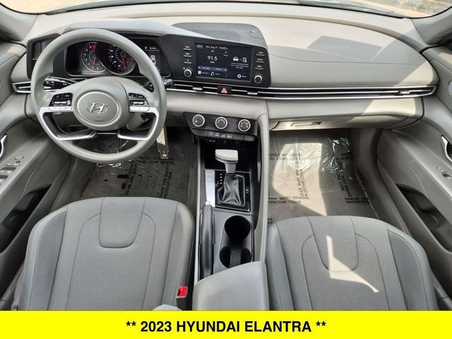 2023 Hyundai Elantra SE