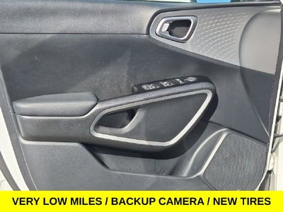 2022 Kia Soul LX w/Low Miles