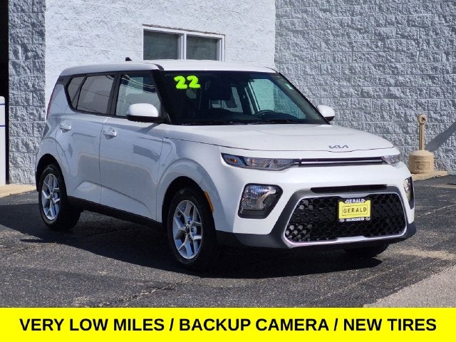 2022 Kia Soul LX w/Low Miles