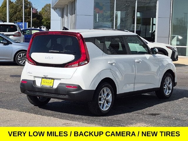 2022 Kia Soul LX w/Low Miles