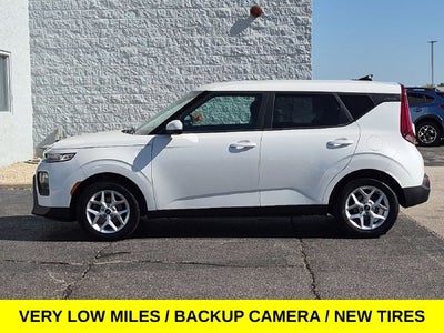 2022 Kia Soul LX w/Low Miles