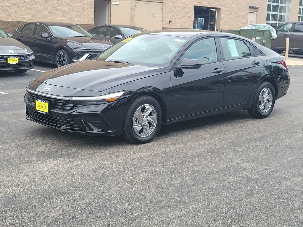 2025 Hyundai Elantra SE
