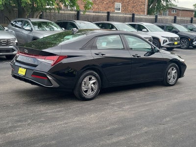 2025 Hyundai Elantra SE