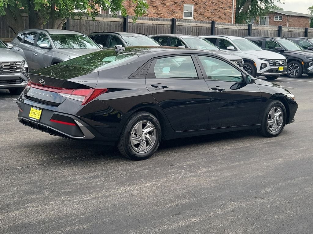 2025 Hyundai Elantra SE