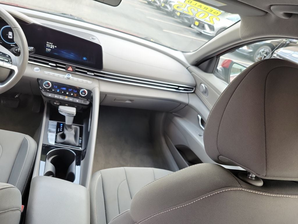 2025 Hyundai Elantra SEL Convenience
