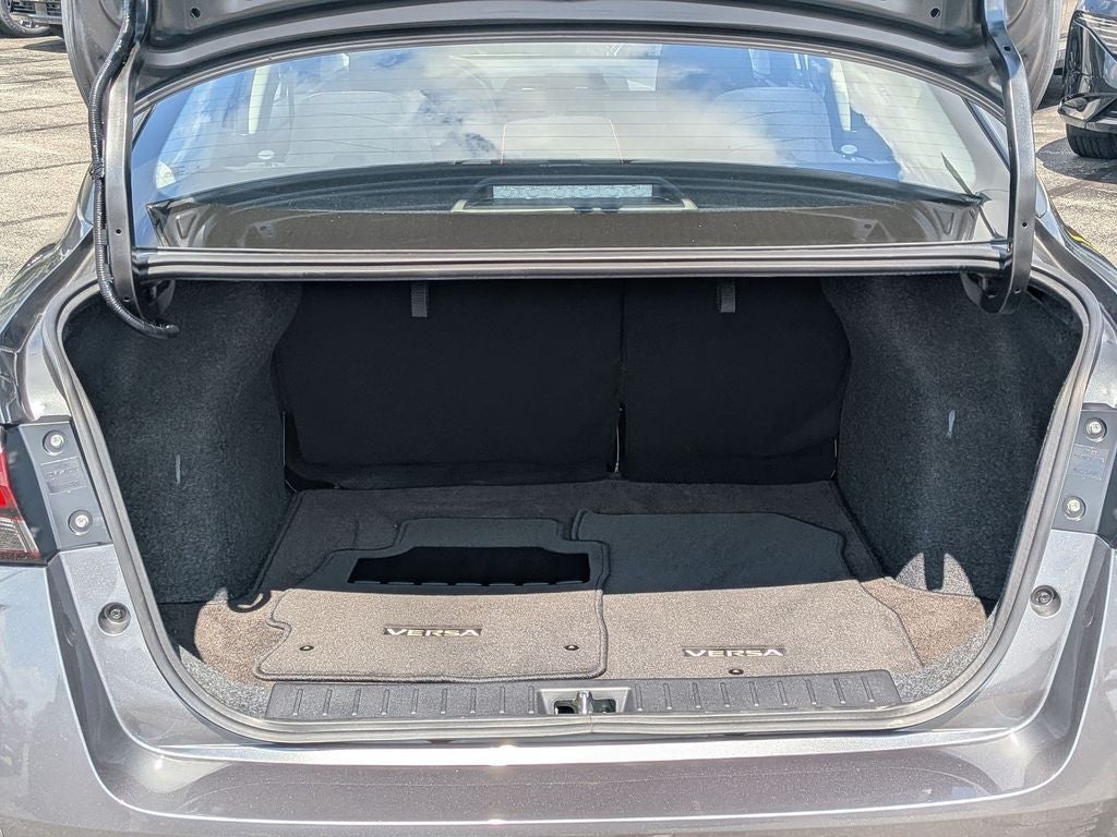 2025 Nissan Versa 1.6 SR