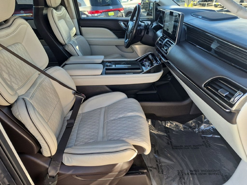 2022 Lincoln Navigator Black Label