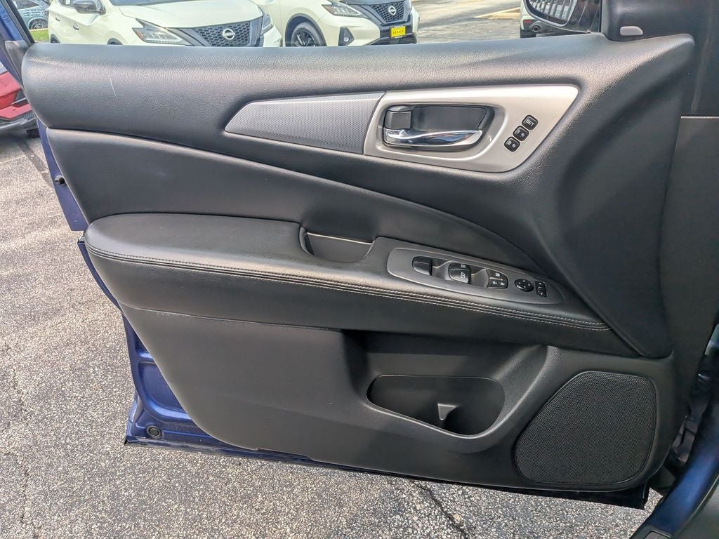 2017 Nissan Pathfinder SL