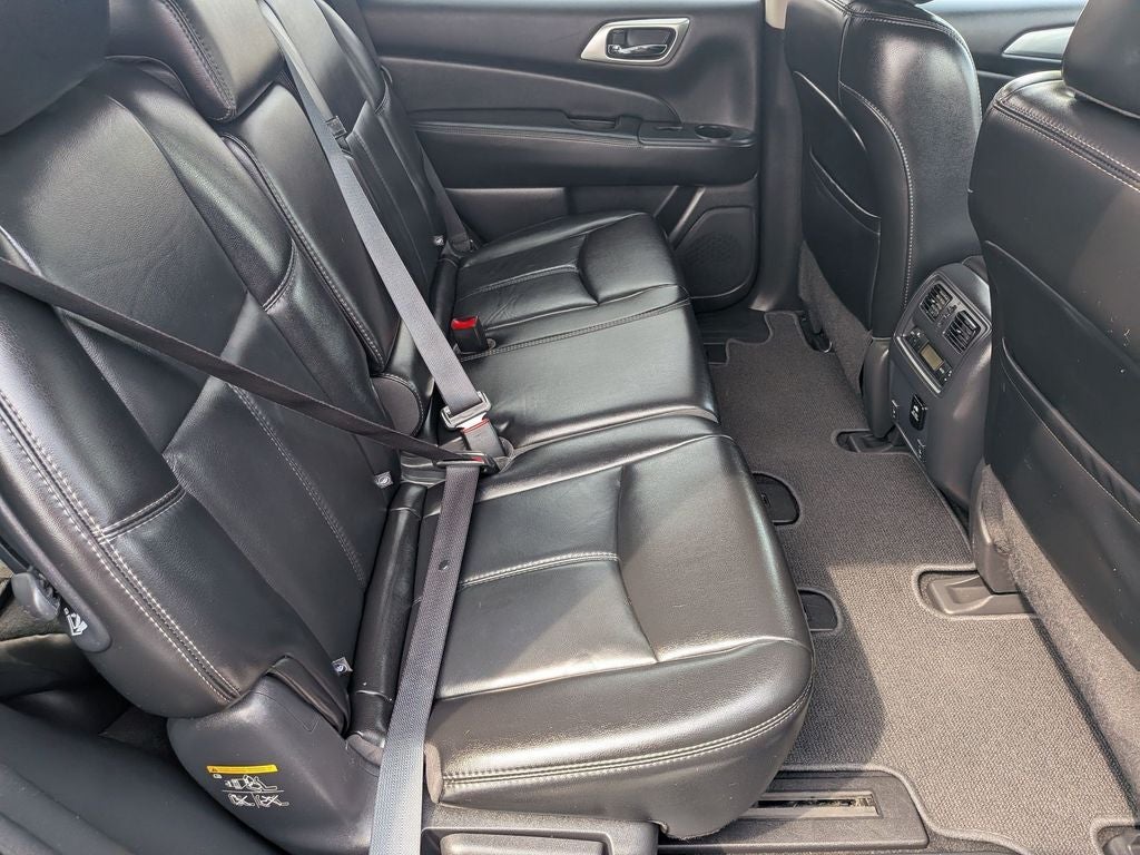 2017 Nissan Pathfinder SL