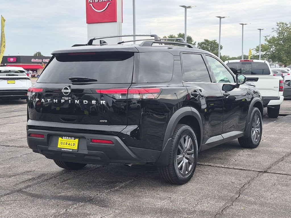 2025 Nissan Pathfinder SV