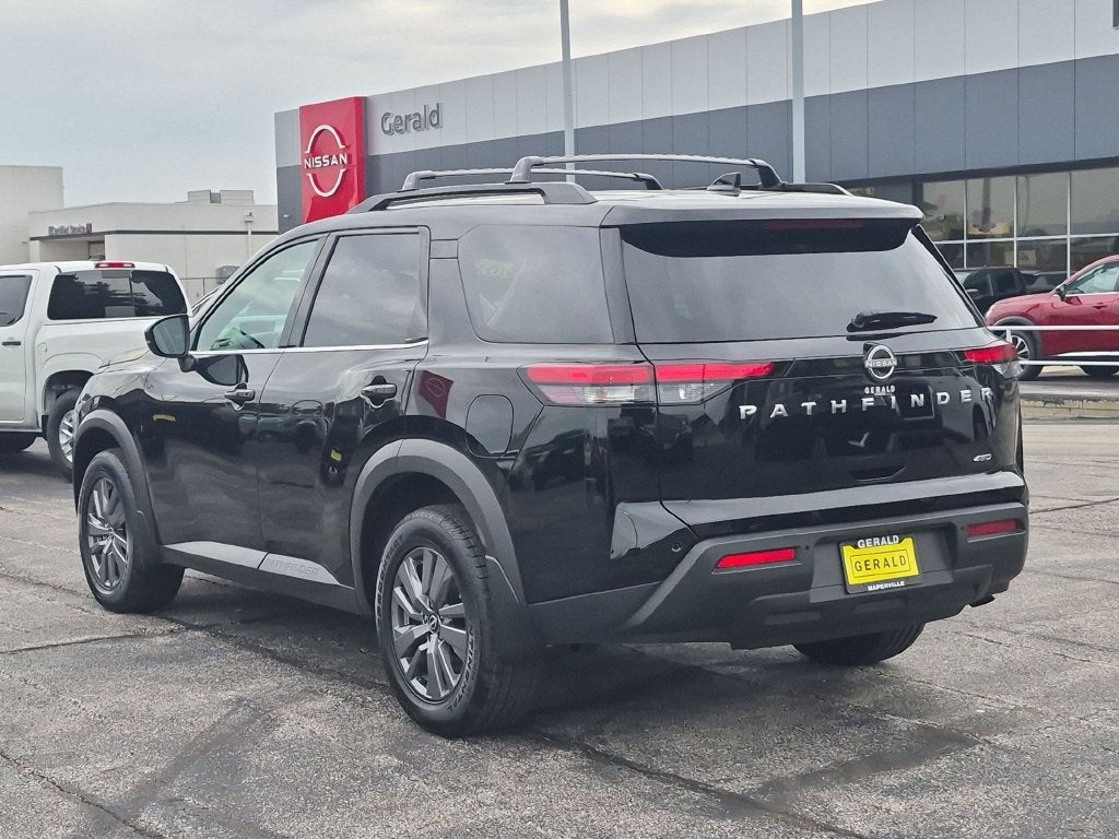 2025 Nissan Pathfinder SV