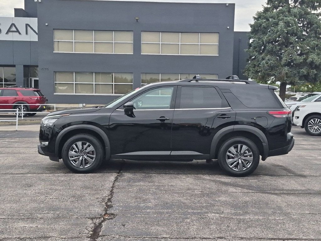 2025 Nissan Pathfinder SV