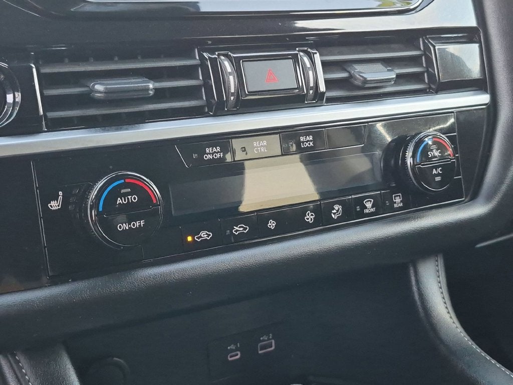2025 Nissan Pathfinder SV