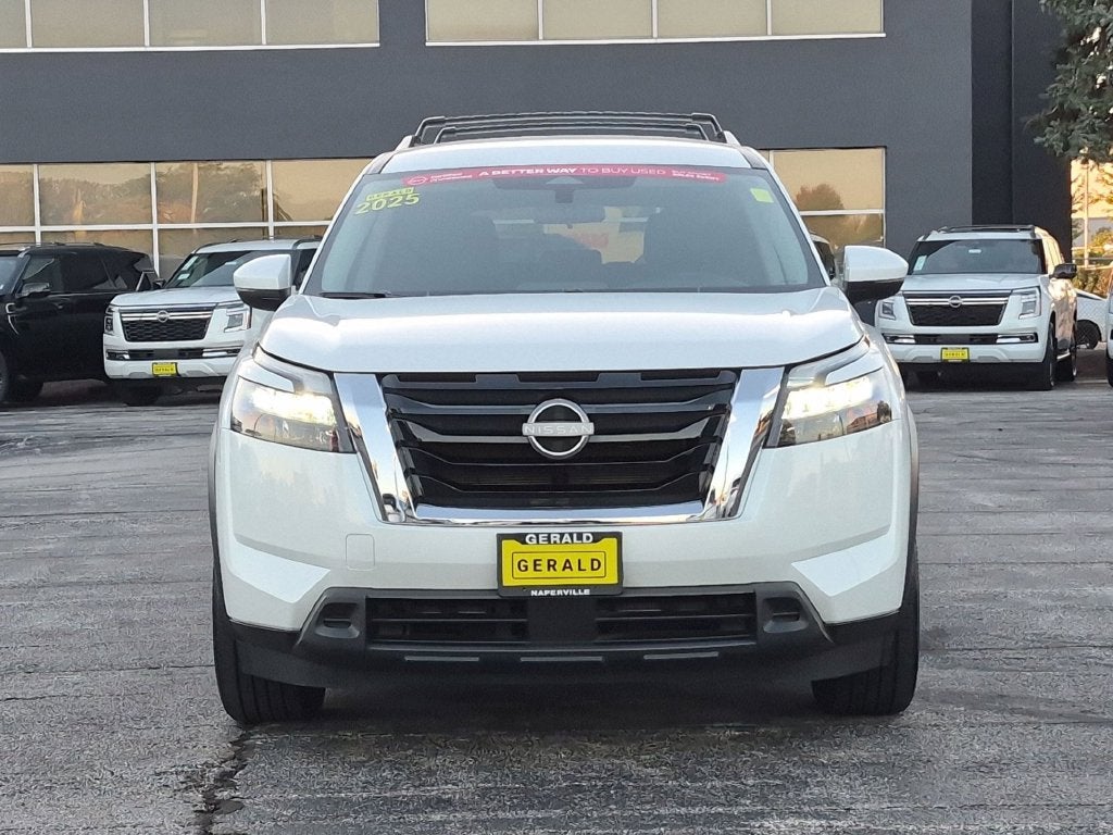 2025 Nissan Pathfinder SV