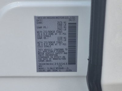 2025 Nissan Pathfinder SV