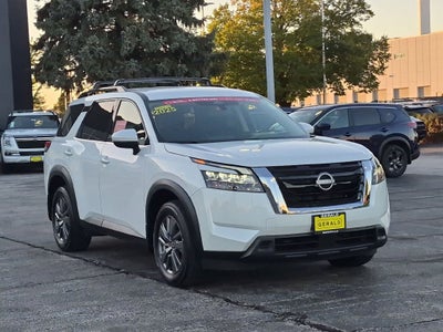 2025 Nissan Pathfinder SV