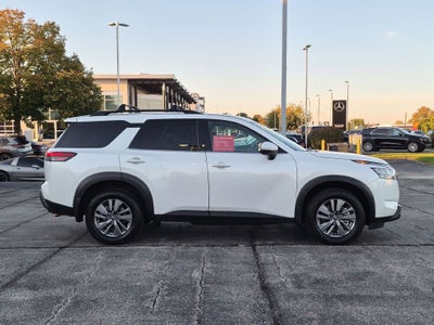 2025 Nissan Pathfinder SV