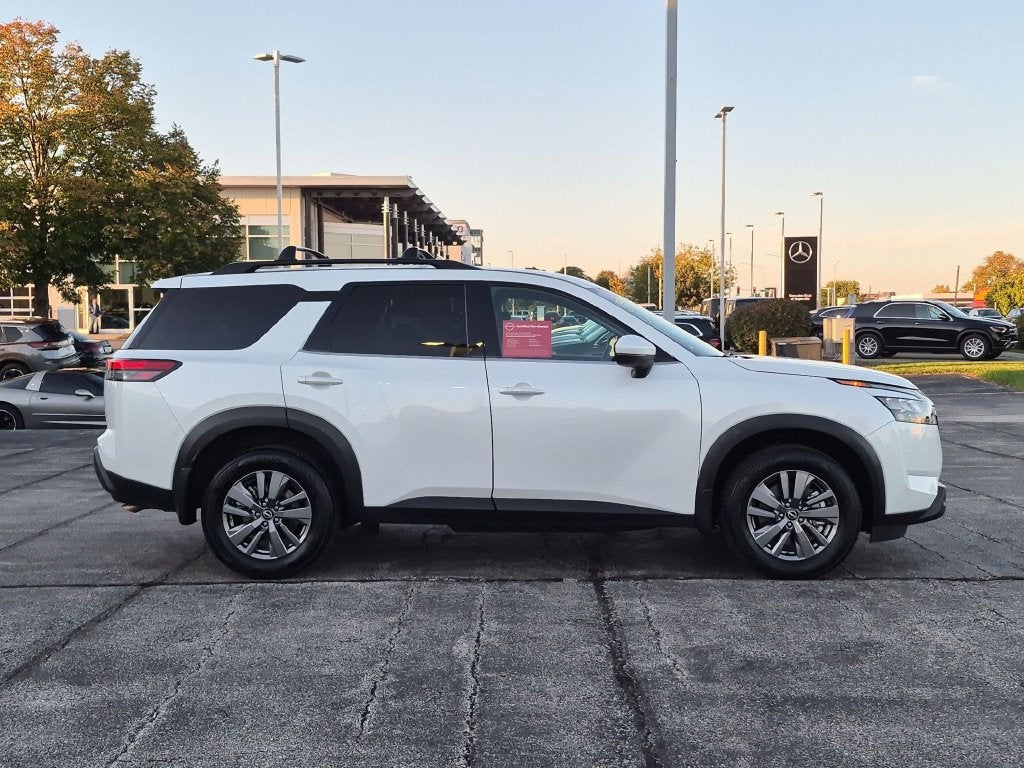 2025 Nissan Pathfinder SV