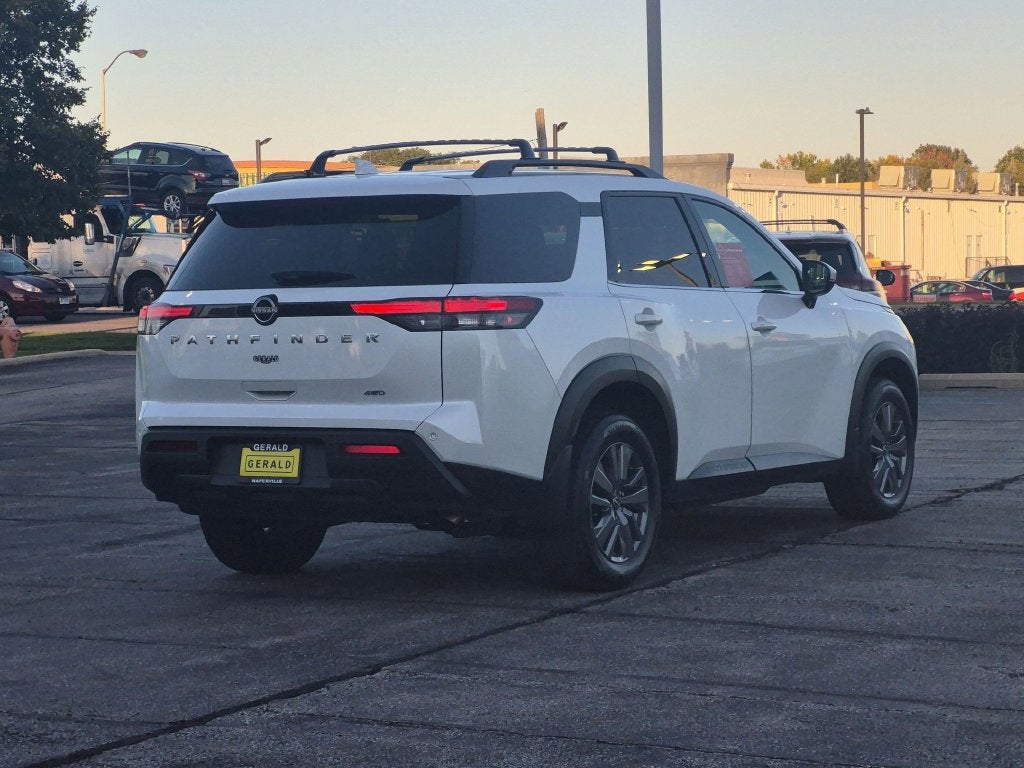 2025 Nissan Pathfinder SV