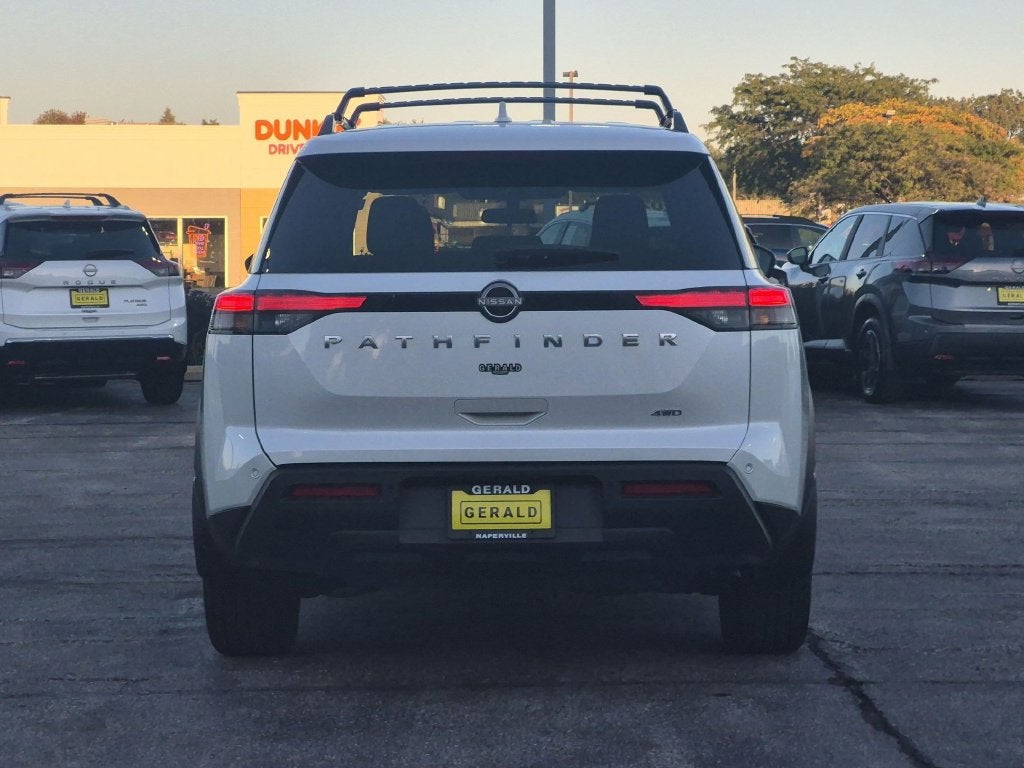2025 Nissan Pathfinder SV