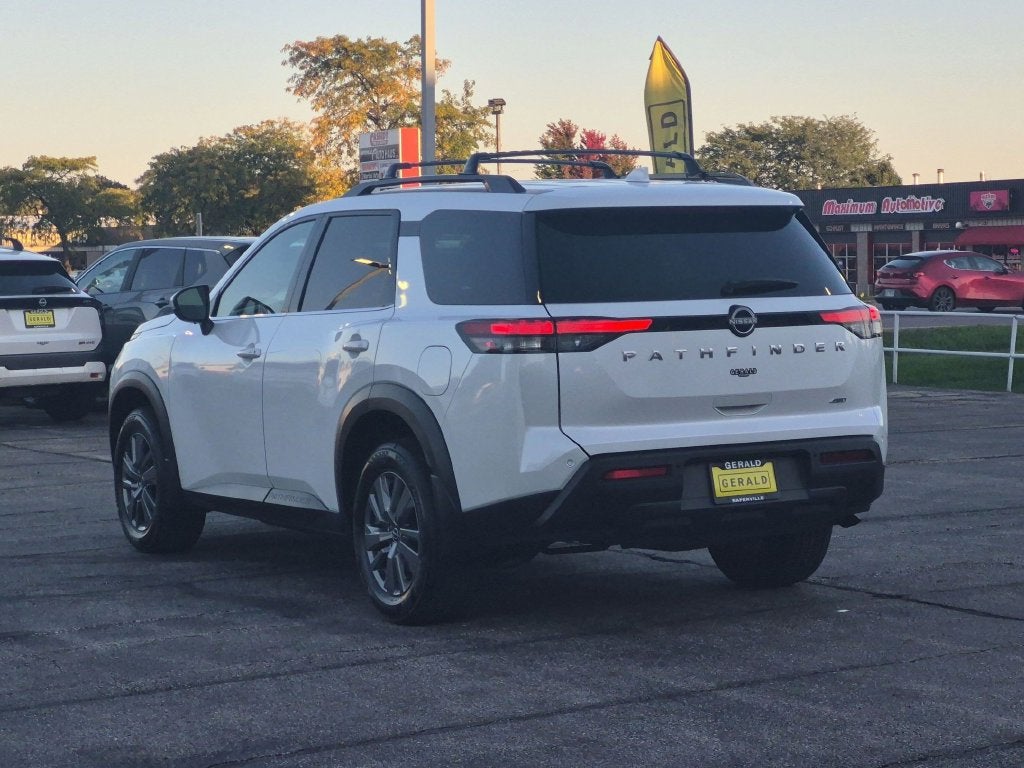 2025 Nissan Pathfinder SV