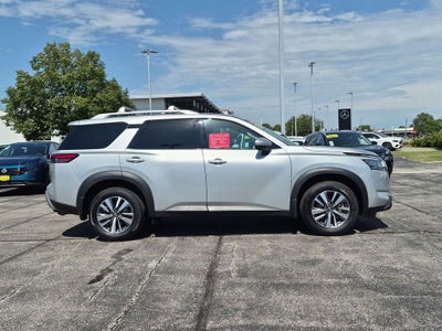 2024 Nissan Pathfinder SL