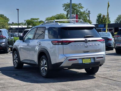 2024 Nissan Pathfinder SL