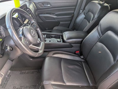 2022 Nissan Pathfinder SL