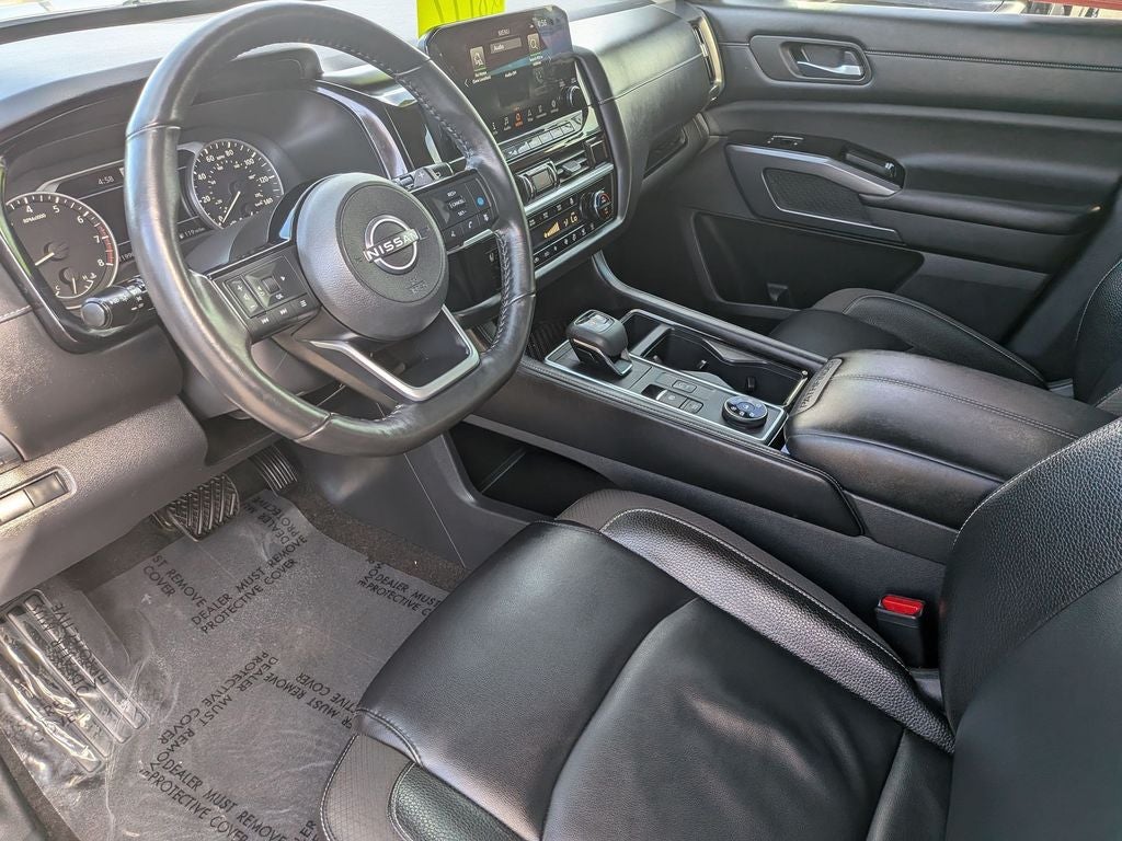 2022 Nissan Pathfinder SL