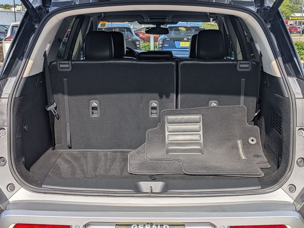 2022 Nissan Pathfinder SL