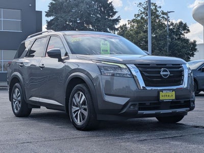 2022 Nissan Pathfinder SL