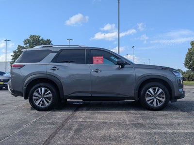 2022 Nissan Pathfinder SL