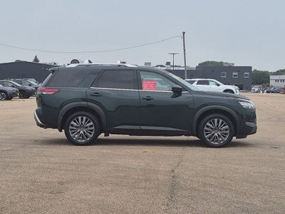 2024 Nissan Pathfinder SL