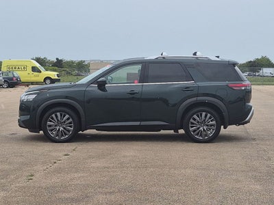 2024 Nissan Pathfinder SL
